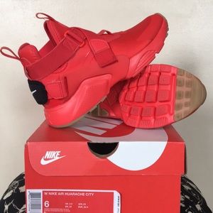 Huarache City wmns sz 6!